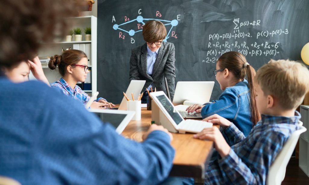 How to Help Students Develop AI Prompting Skills for Critical Thinking
