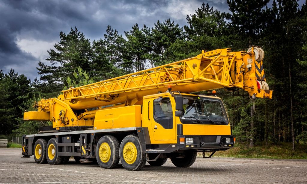 What are the Factors to Consider Before Renting a Crane for Your Project?