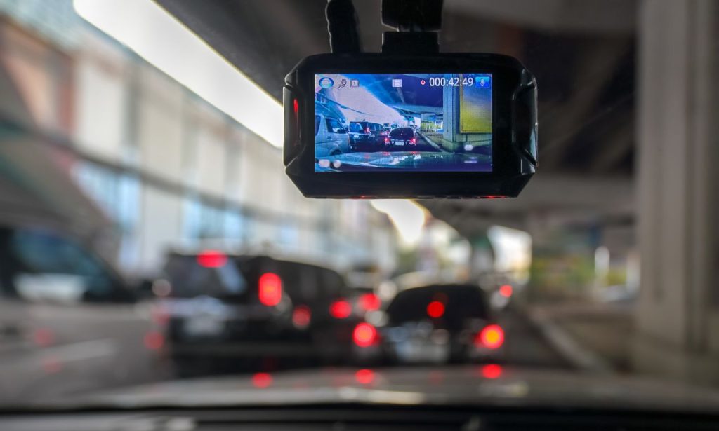 What are the Essential Items To Keep In Your Car?