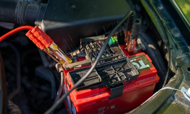 What are the Essential Items To Keep In Your Car?