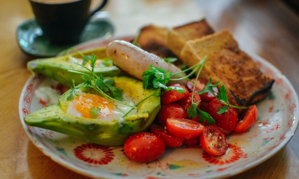 What are the Easy High-Protein Vegetarian Breakfasts Without Eggs?