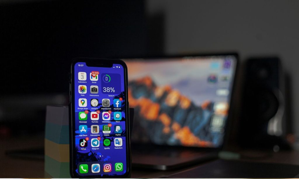 What Emergency Apps Should Every Traveler Download?